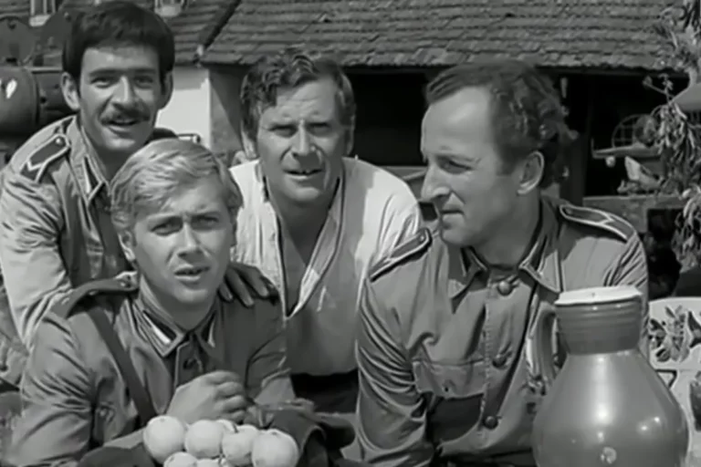 Kadr z serialu Czterej pancerni i pies