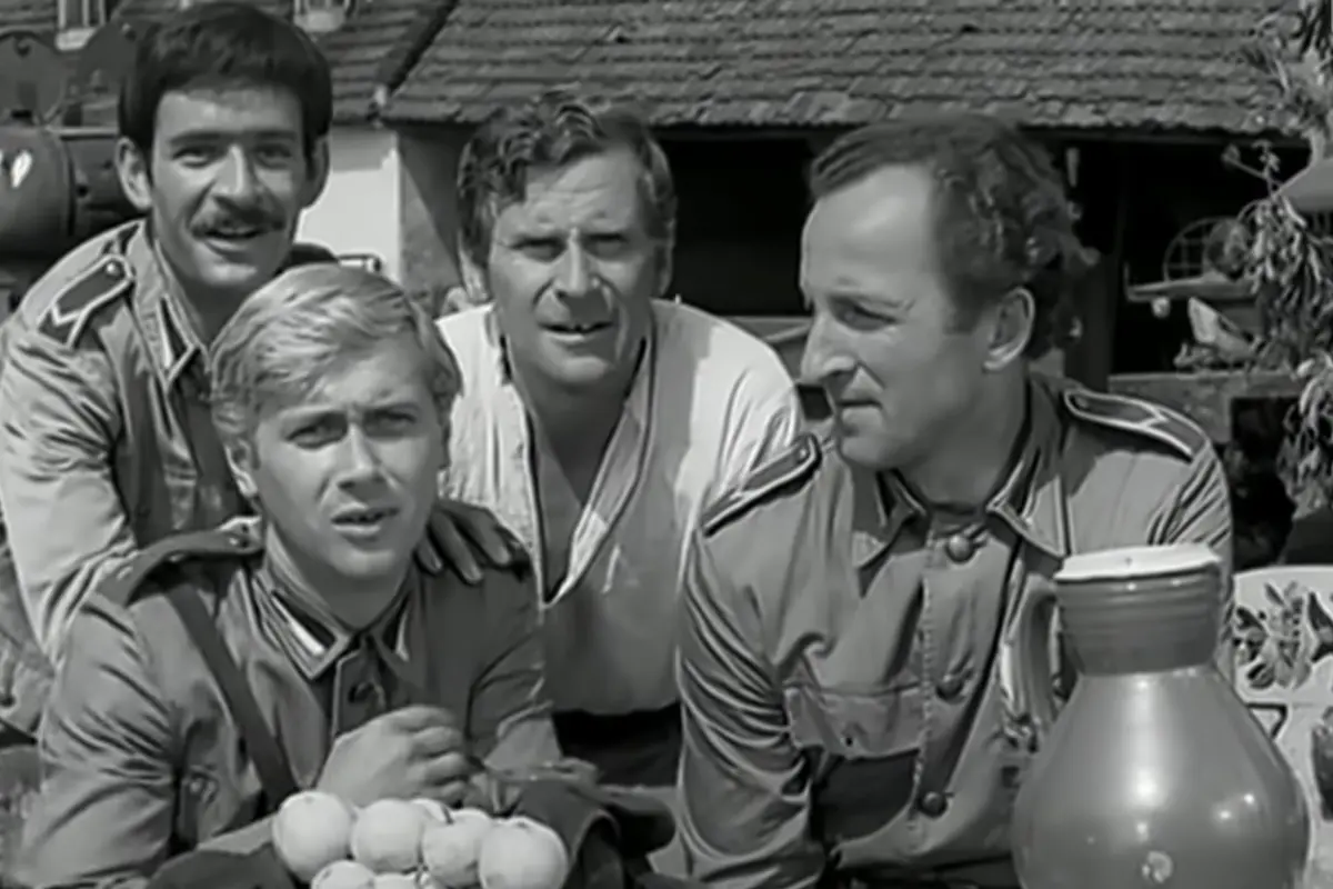 Kadr z serialu Czterej pancerni i pies