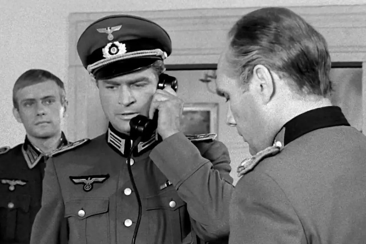 kadr z serialu Stawka większa niż życie