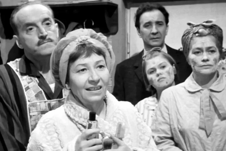 kadr z serialu Wojna domowa