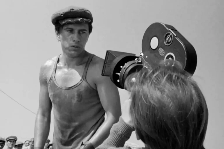 kadr z filmu Człowiek z marmuru