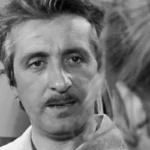 Kadr z serialu Czterdziestolatek