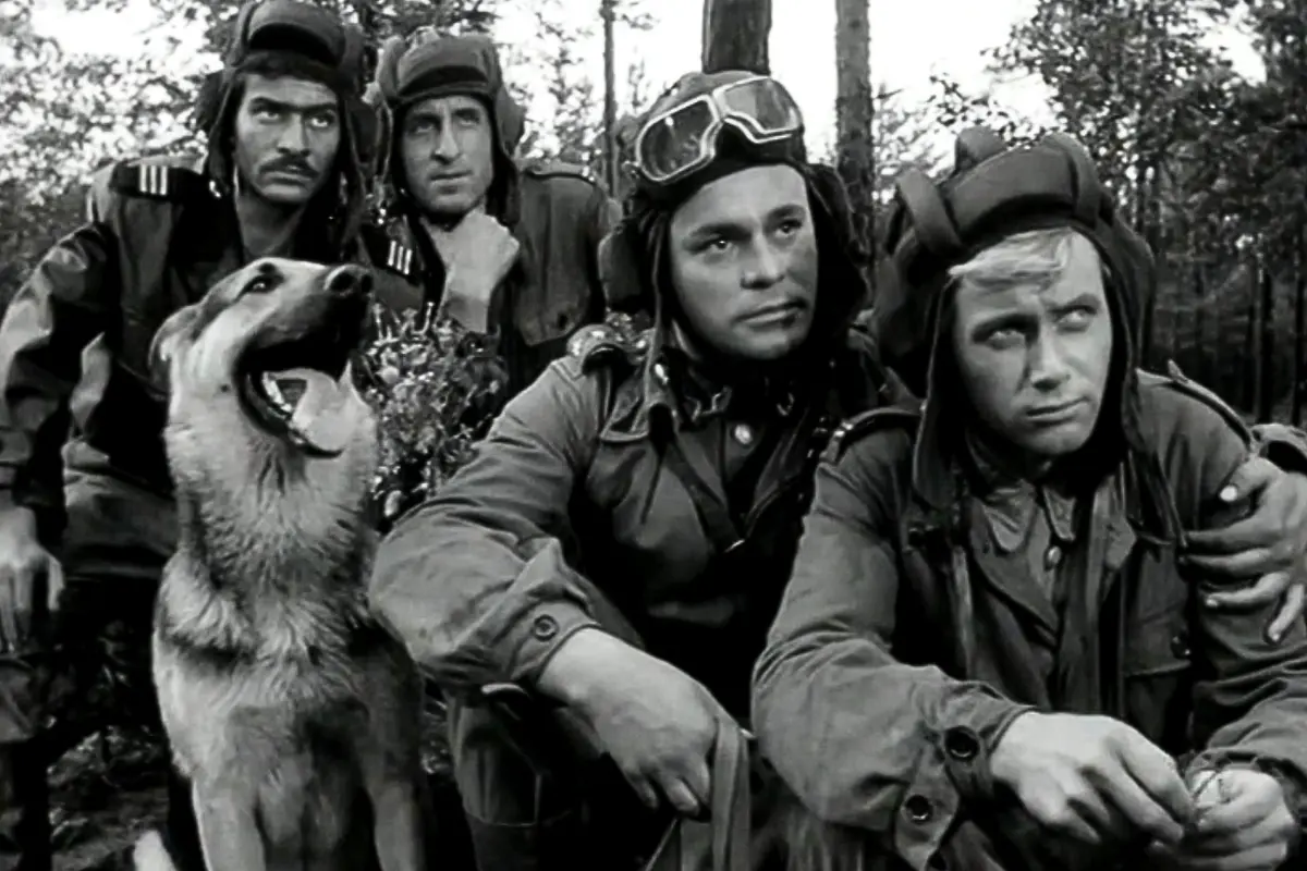 kadr z serialu Czterej pancerni i pies