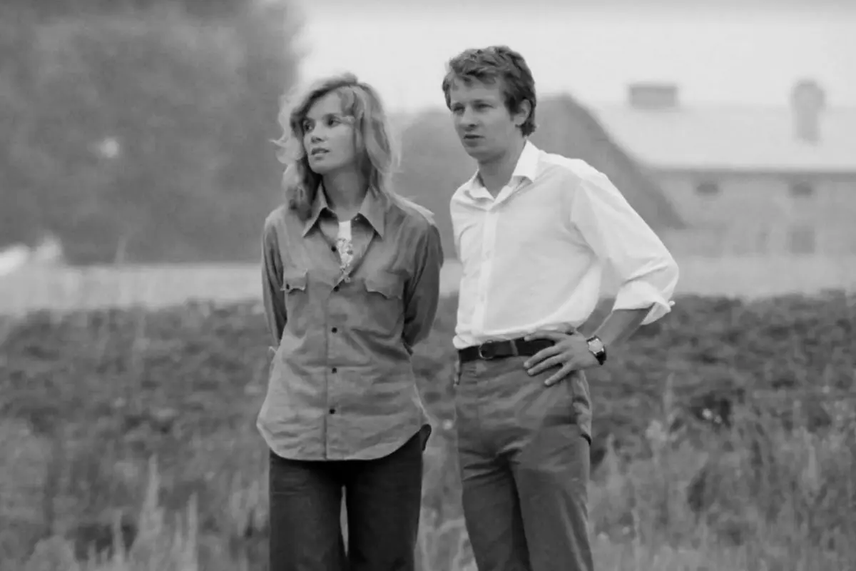 kadr z serialu Daleko od szosy