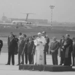 Powitanie papieża Jana Pawła II na lotnisku w Warszawie