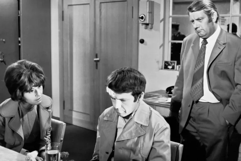 Kadr z serialu Telefon 110