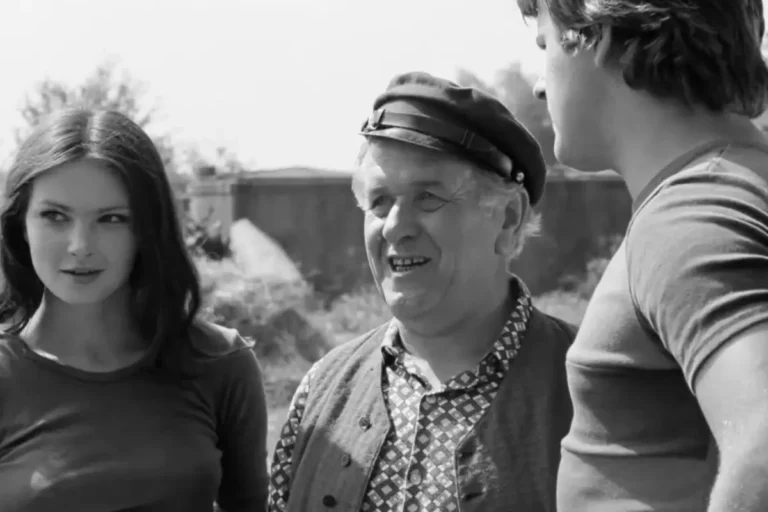 Kadr z filmu Kochaj albo rzuć