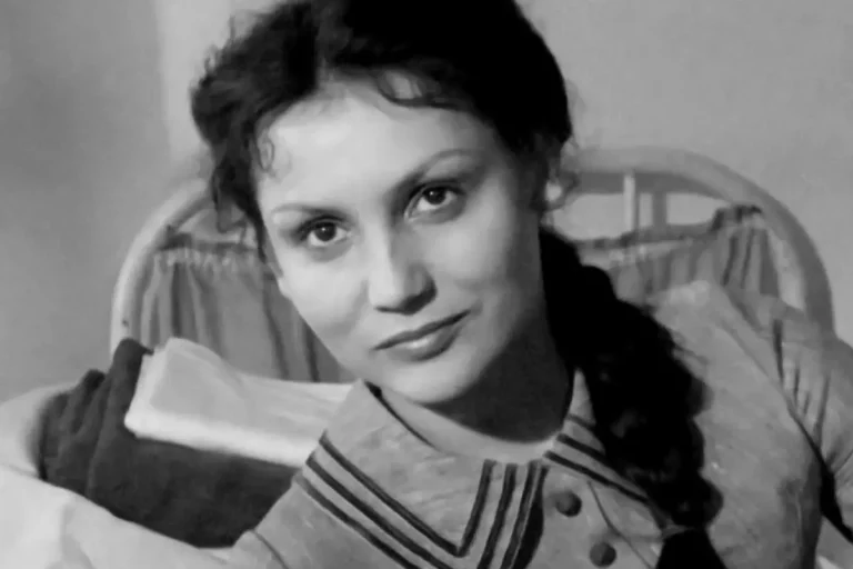 Kadr z serialu Komediantka