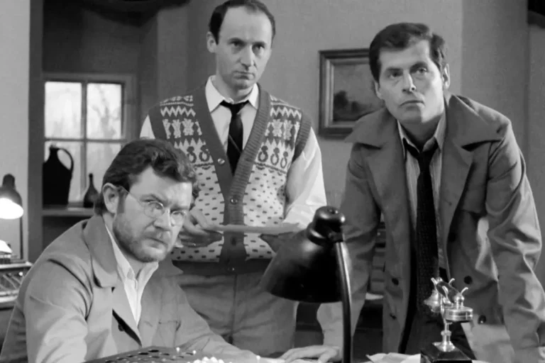 Kadr z serialu Tajemnica Enigmy