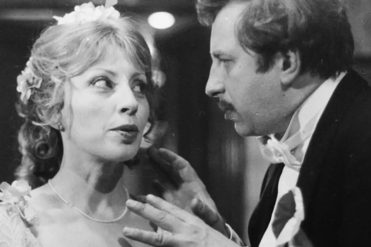 Kadr z serialu Z biegiem lat z biegiem dni