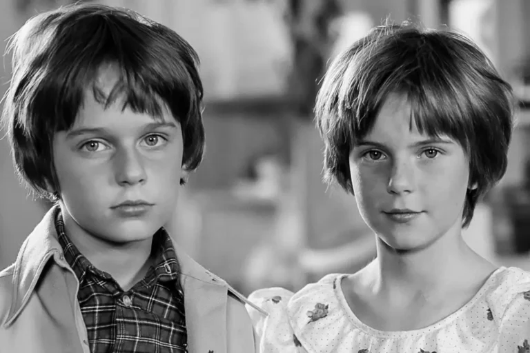 Kadr z serialu Dziewczyna i chłopak