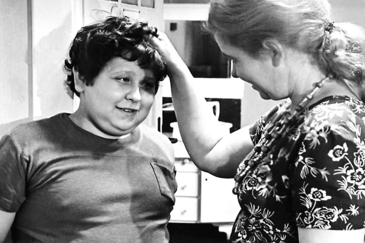 Kadr z serialu Gruby