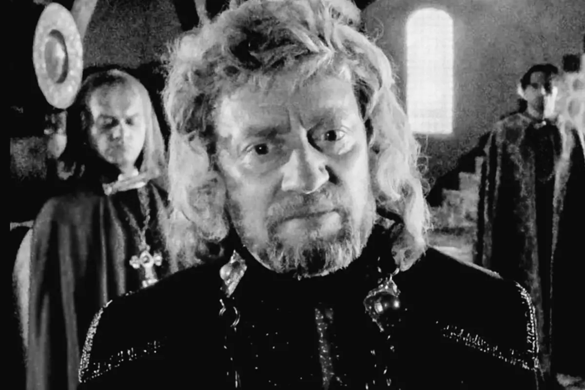 Kadr z serialu Królewskie sny