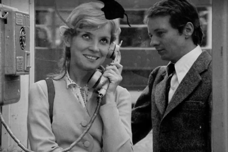 kadr z serialu Daleko od szosy