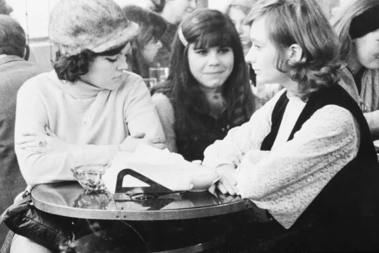 Kadr z filmu Dziewczyny do wzięcia