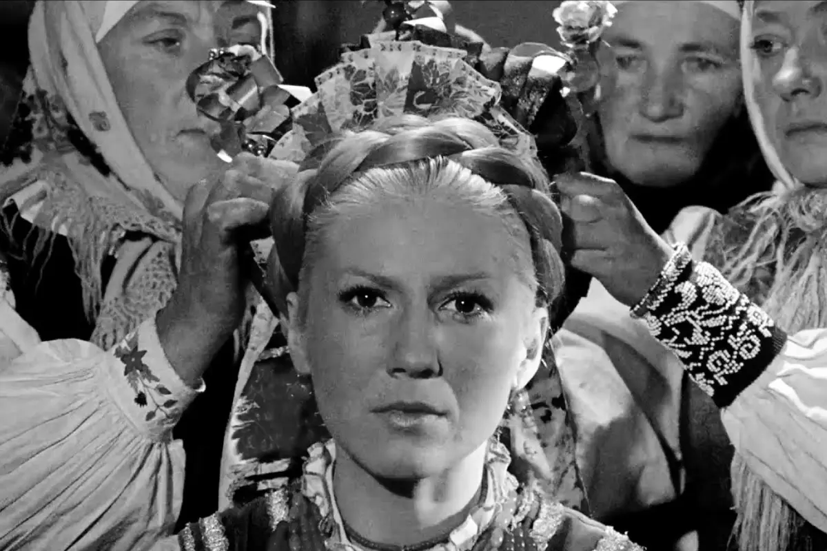 kadr z serialu Chłopi