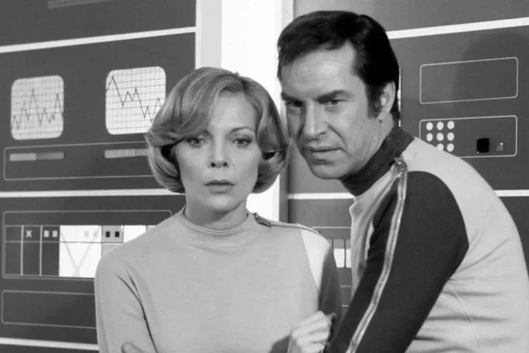 Kadr z serialu Cosmos 1999