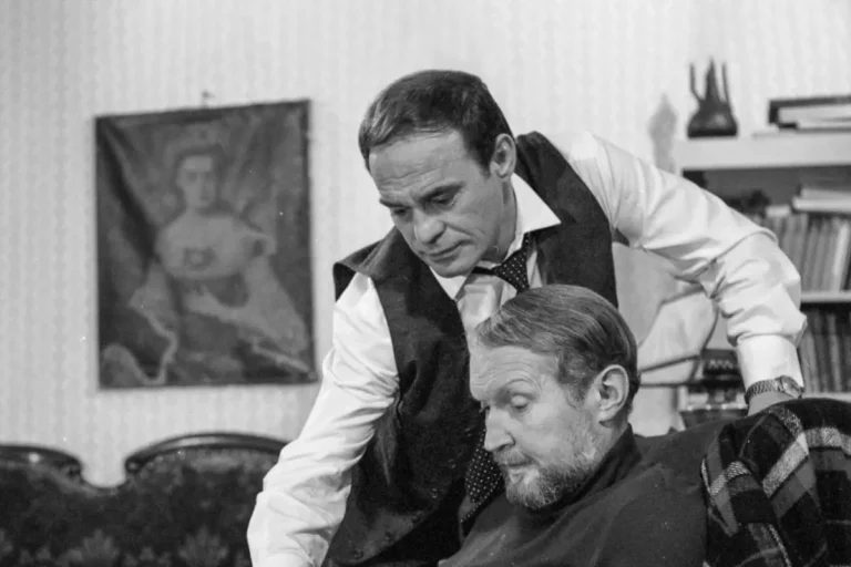 Kadr z serialu Alternatywy 4