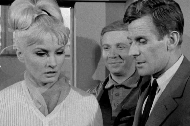 Kadr z serialu Kapitan Sowa na tropie