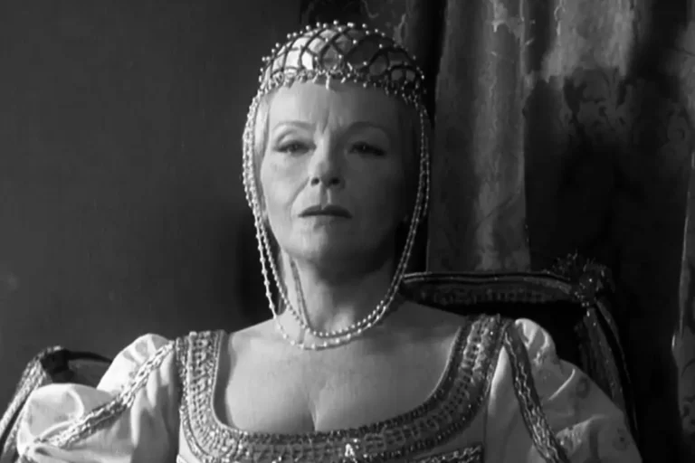 Kadr z serialu Królowa bona