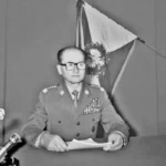 Wojciech Jaruzelski w studiu telewizyjnym 13 grudnia 1981 roku