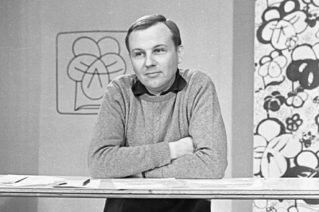 Maciej Zimiński w studiu Ekranu z bratkiem