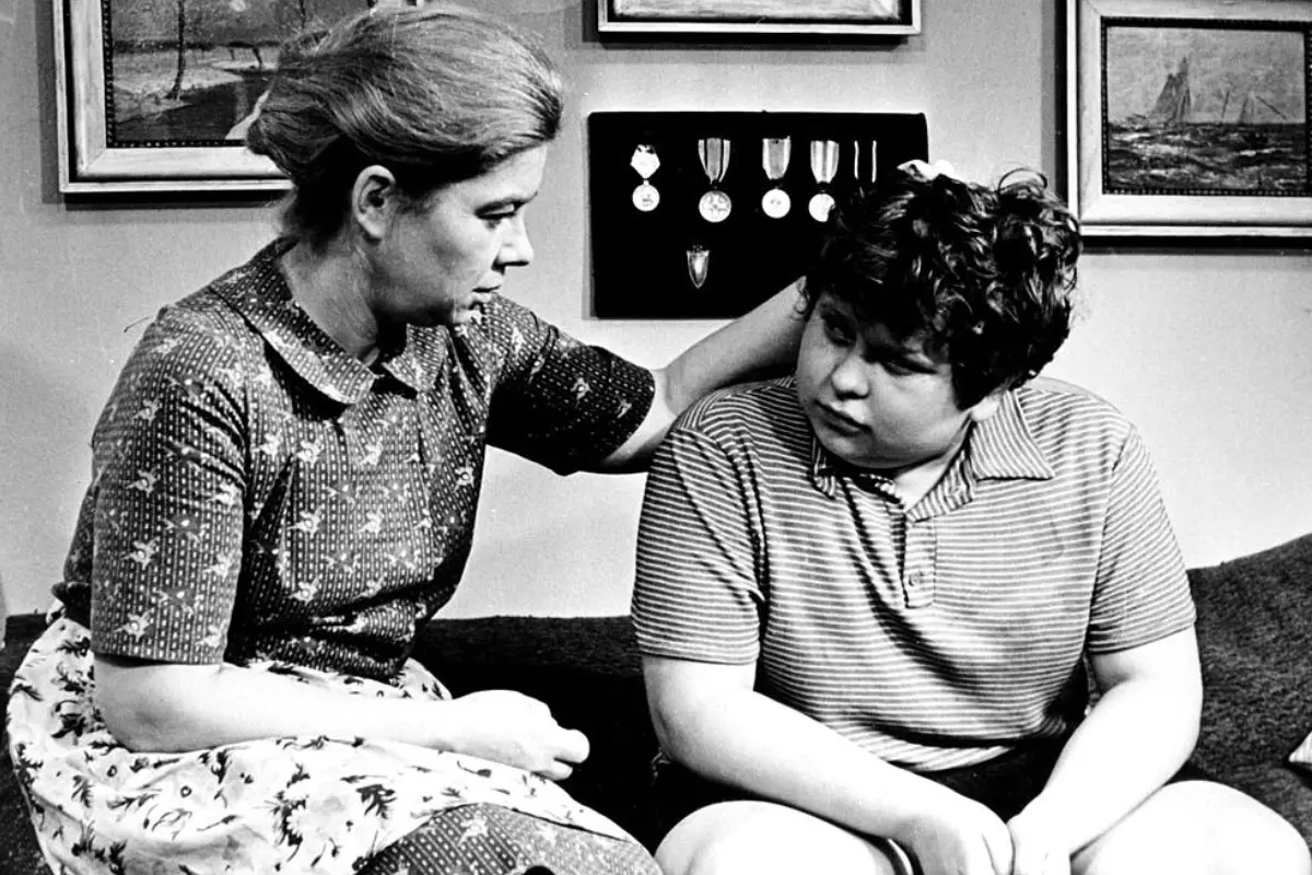 Kadr z serialu Gruby