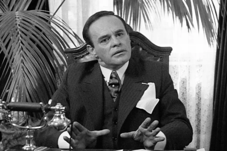 Kadr z serialu Kariera Nikodema Dyzmy