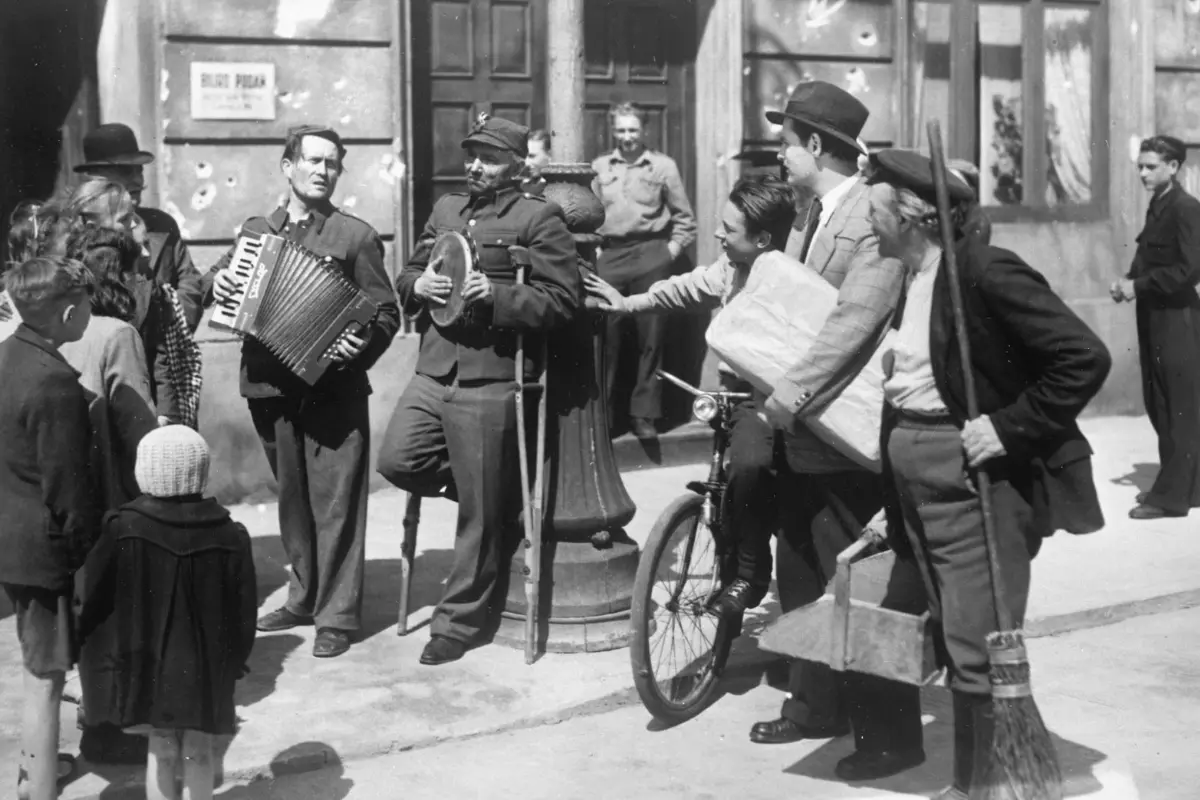 Kadr z filmu Zakazane piosenki